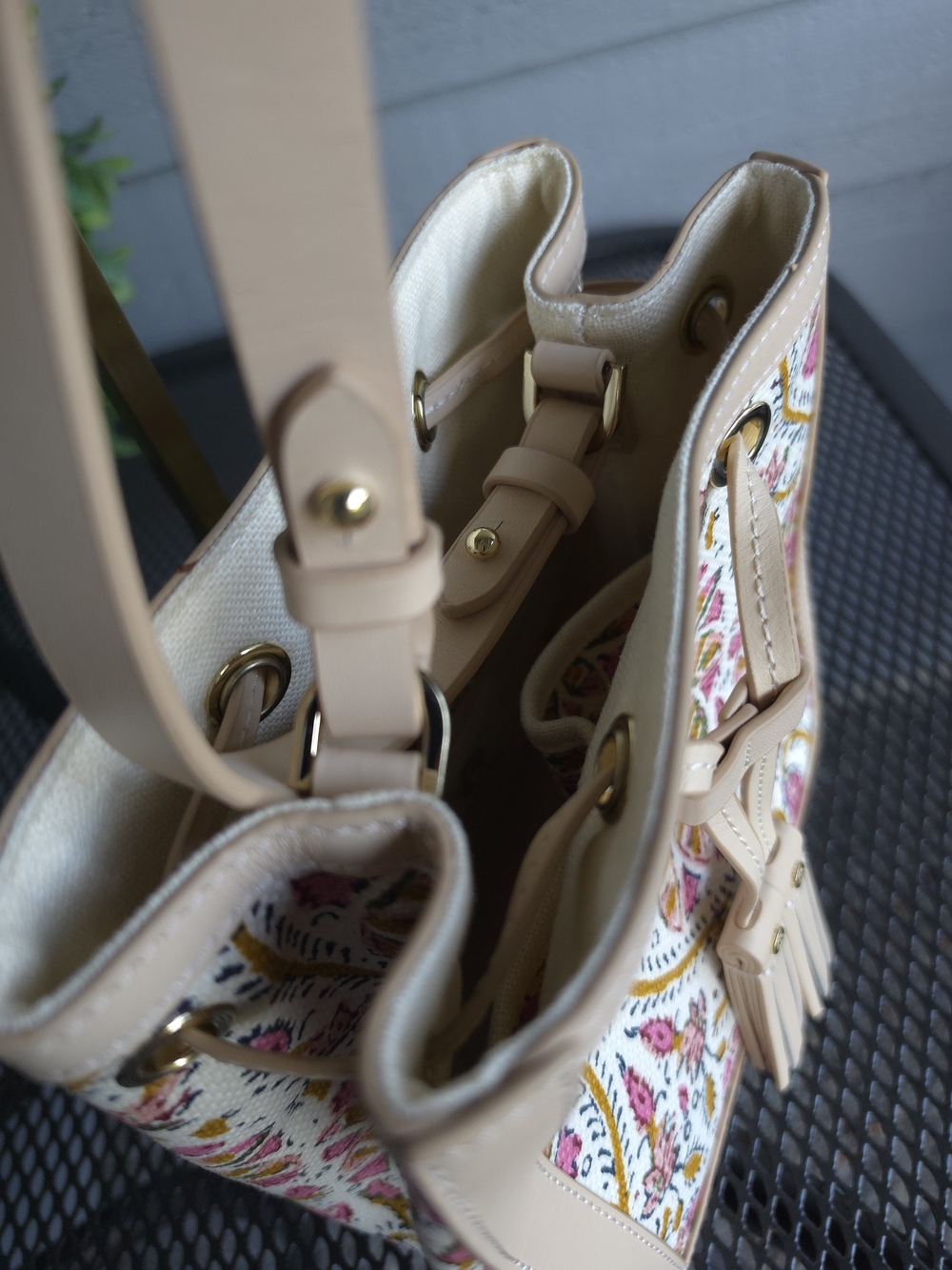 Spartina 449 Beige Floral Crossbody with Leather Tassels - Picture 5 of 13